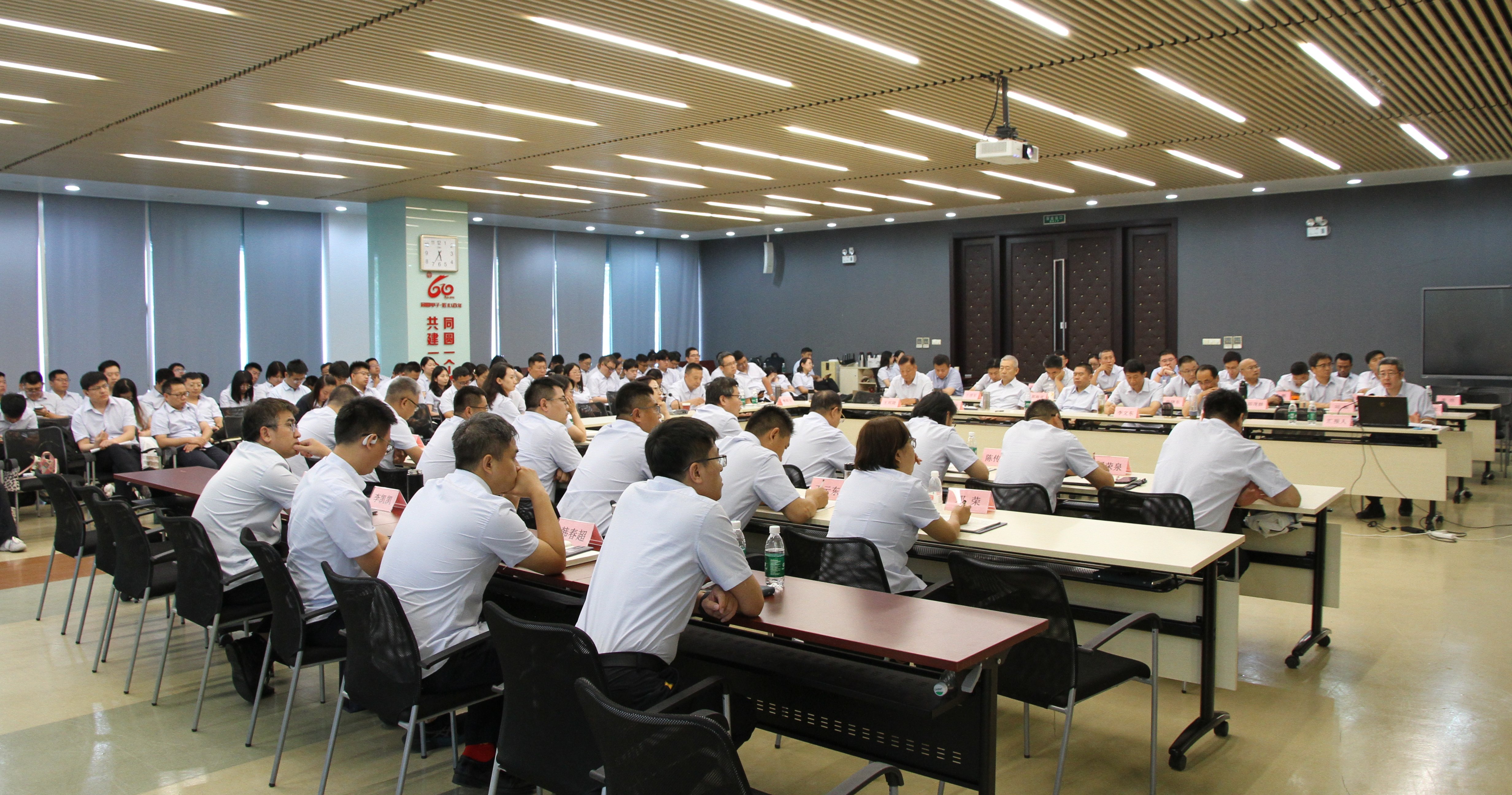 同圆咨询召开2025年度半年总结会